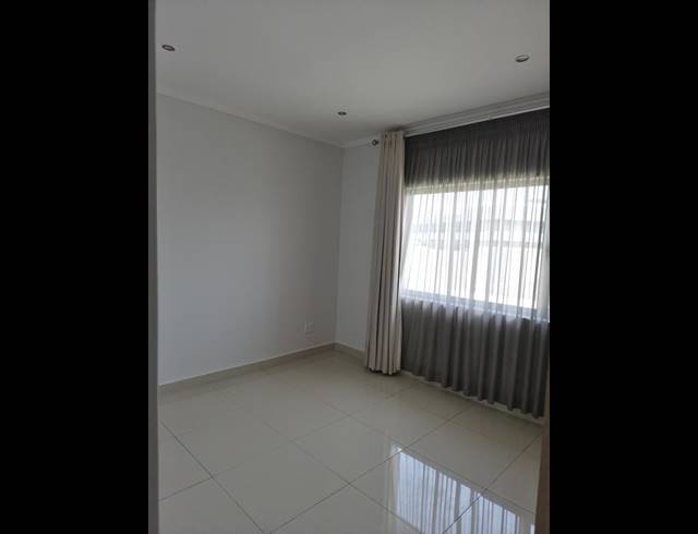 2 BEDROOM APARTMENT FOR SALE IN UMHLANGA RIDGE